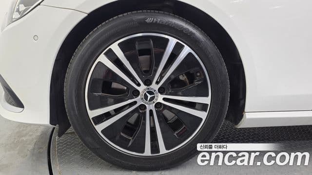 Mercedes-Benz E-Class 2021 — ფოტო 5/20