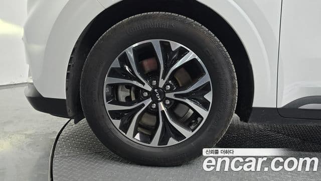 Kia Carnival 2022 — ფოტო 5/20