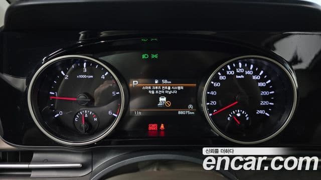 Kia Carnival 2022 — ფოტო 8/20