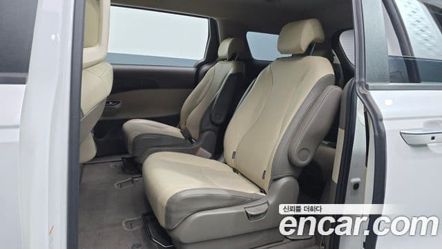 Kia Carnival 2022 — ფოტო 11/20
