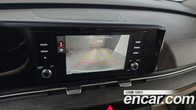 Kia Carnival 2022 — ფოტო 14/20