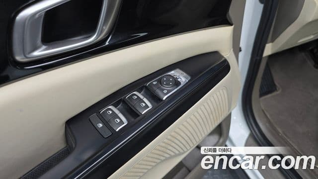 Kia Carnival 2022 — ფოტო 15/20