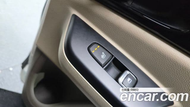 Kia Carnival 2022 — ფოტო 16/20