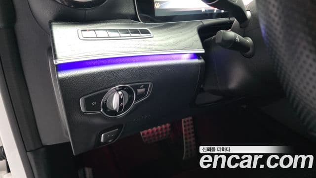 Mercedes-Benz E-Class 2019 — ფოტო 15/20
