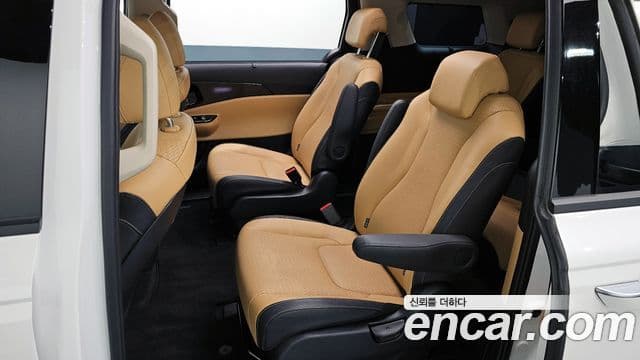 Kia Carnival 2023 — Şəkil 11/20