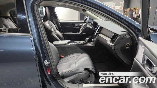 Volvo S60 2019 — Şəkil 12/20
