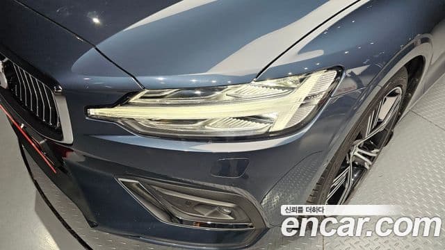 Volvo S60 2019 — Photo 9/30