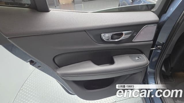 Volvo S60 2019 — Photo 5/30