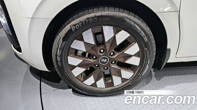 Hyundai Staria 2021 — ფოტო 5/20