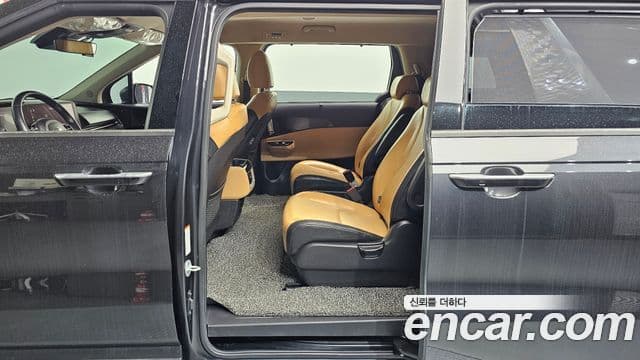 Kia Carnival 2021 — Фото 11/20