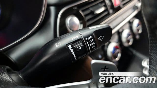 Genesis G70 2019 — Photo 8/34