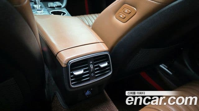 Genesis G70 2019 — Photo 17/34