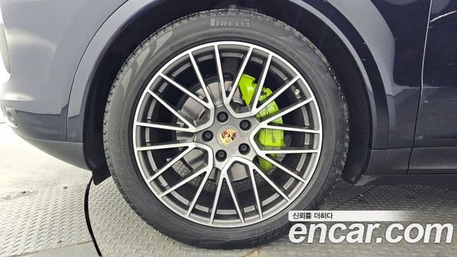 Porsche Cayenne 2020 — Photo 17/20