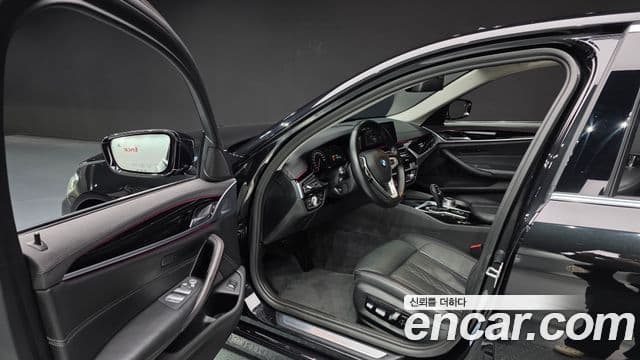 BMW 5 Series 2019 — Şəkil 9/20