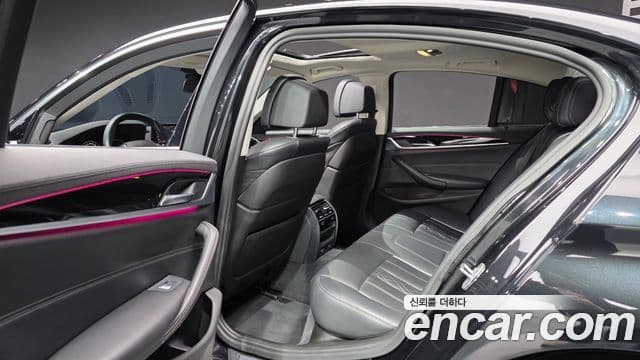 BMW 5 Series 2019 — Şəkil 11/20