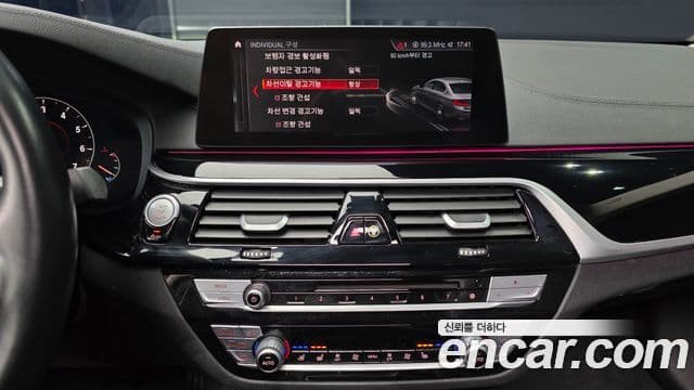 BMW 5 Series 2019 — Şəkil 12/20