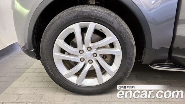 Land Rover Discovery 5 2018 — ფოტო 2/20