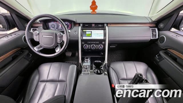 Land Rover Discovery 5 2018 — ფოტო 17/20