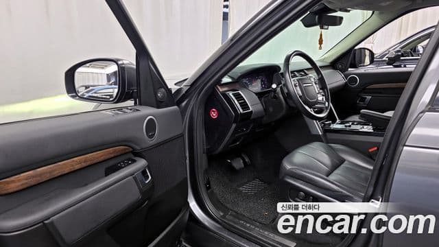 Land Rover Discovery 5 2018 — ფოტო 18/20