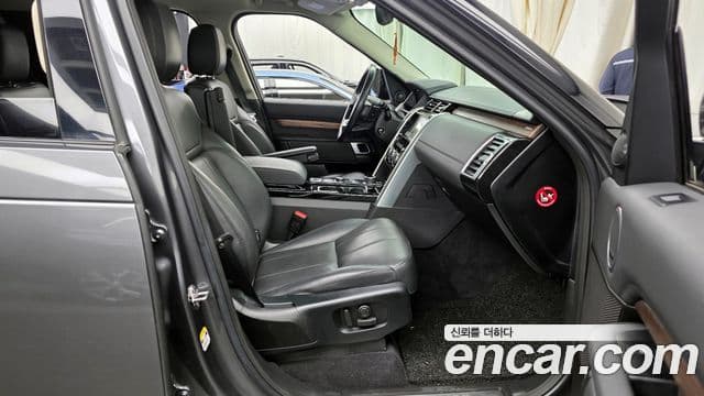 Land Rover Discovery 5 2018 — ფოტო 7/20