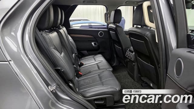 Land Rover Discovery 5 2018 — ფოტო 5/20