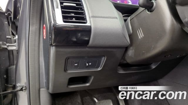 Land Rover Discovery 5 2018 — ფოტო 9/20