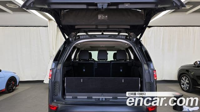 Land Rover Discovery 5 2018 — ფოტო 15/20