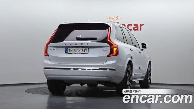 Volvo XC90 2022 — ფოტო 4/20