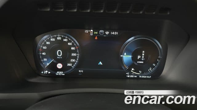 Volvo XC90 2022 — ფოტო 8/20