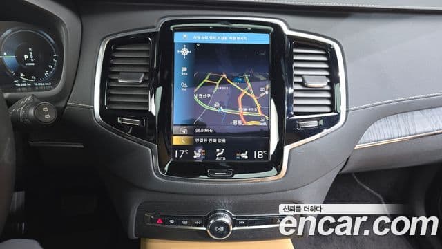 Volvo XC90 2022 — ფოტო 13/20