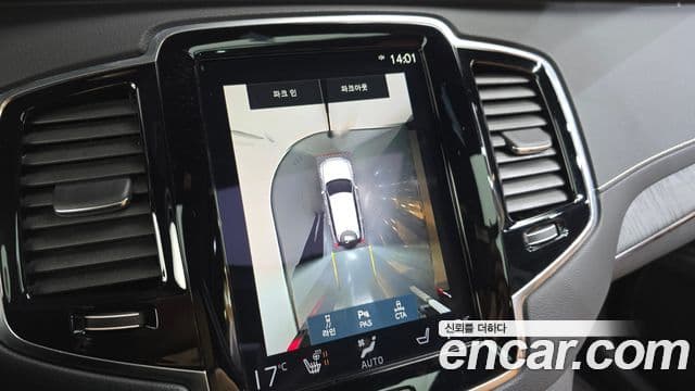 Volvo XC90 2022 — ფოტო 14/20