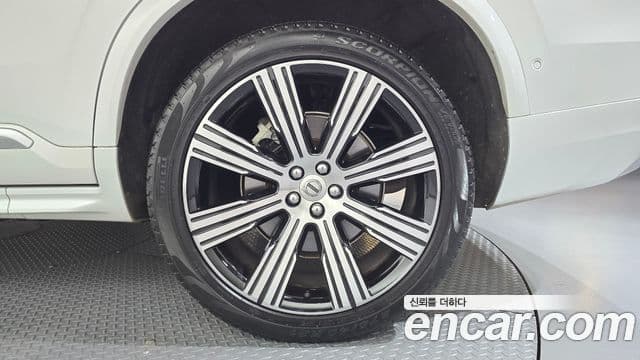 Volvo XC90 2022 — Photo 19/33