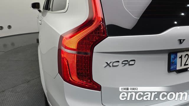 Volvo XC90 2022 — Photo 2/33