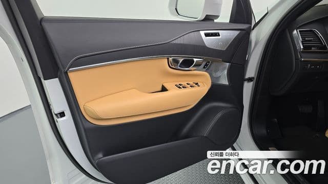 Volvo XC90 2022 — Photo 26/33