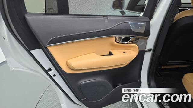 Volvo XC90 2022 — Photo 8/33