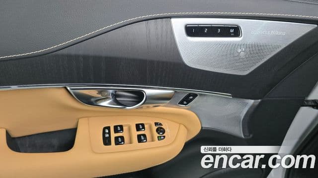 Volvo XC90 2022 — Photo 12/33