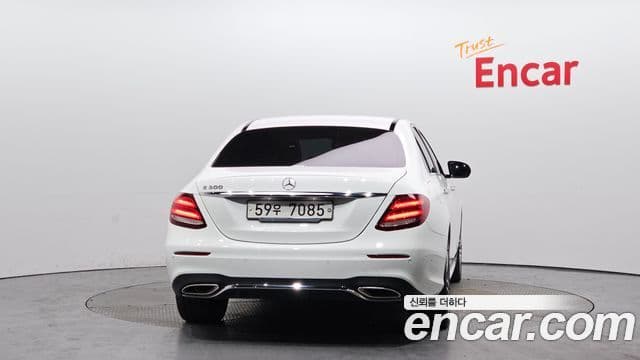 Mercedes-Benz E-Class 2019 — ფოტო 4/20