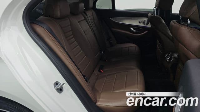 Mercedes-Benz E-Class 2019 — ფოტო 11/20