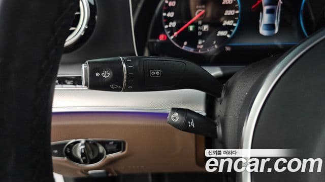 Mercedes-Benz E-Class 2019 — ფოტო 18/20