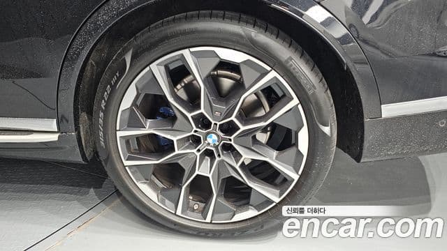 BMW X7 2025 — Şəkil 28/36