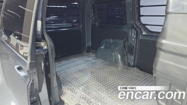 Hyundai Staria 2024 — ფოტო 13/20