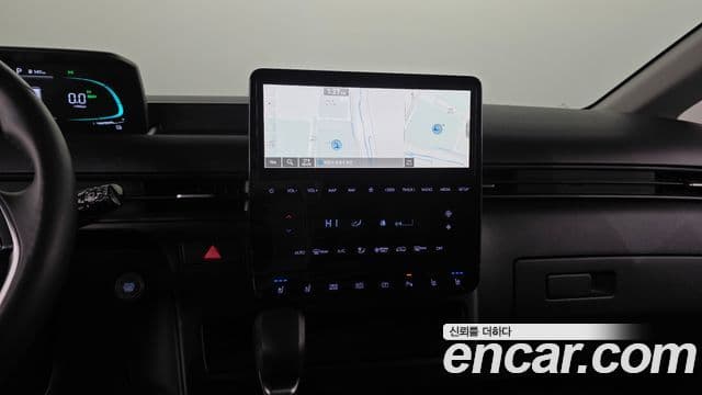 Hyundai Staria 2024 — ფოტო 19/20