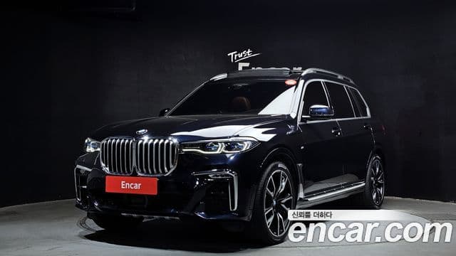 BMW X7 2021 — Фото 1/20