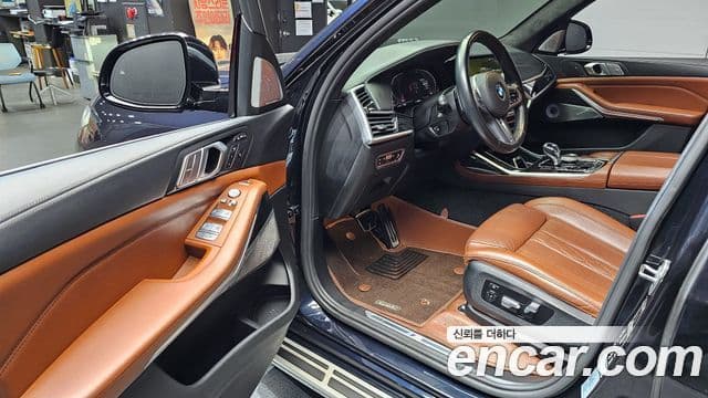 BMW X7 2021 — Фото 10/20