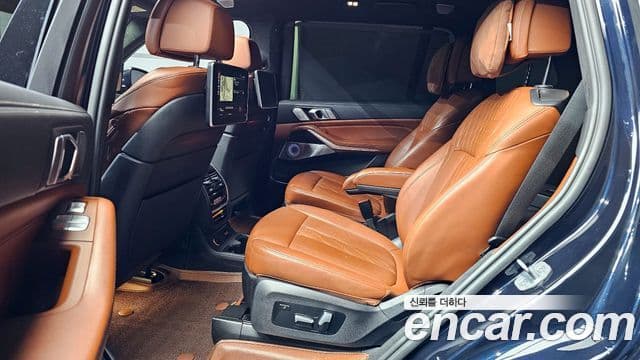 BMW X7 2021 — Фото 12/20