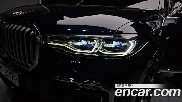 BMW X7 2021 — ფოტო 22/34