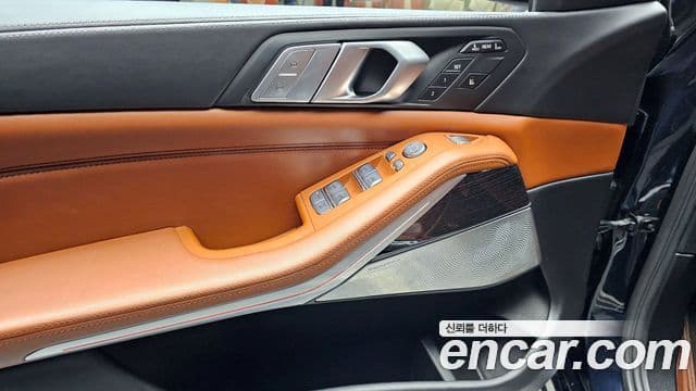 BMW X7 2021 — ფოტო 23/34