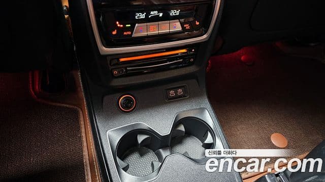 BMW X7 2021 — ფოტო 30/34