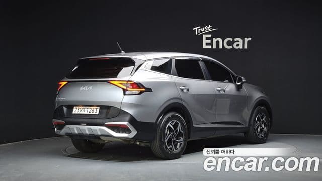 Kia Sportage 2023 — ფოტო 2/20
