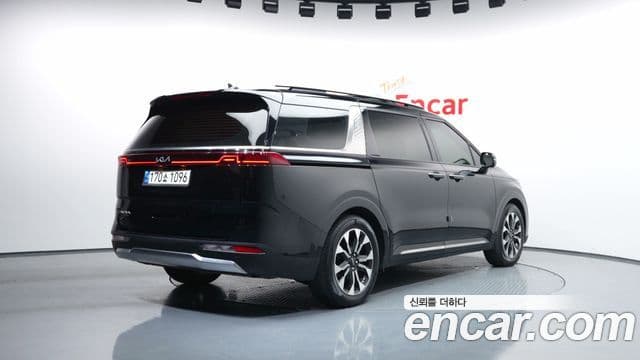 Kia Carnival 2022 — ფოტო 2/20